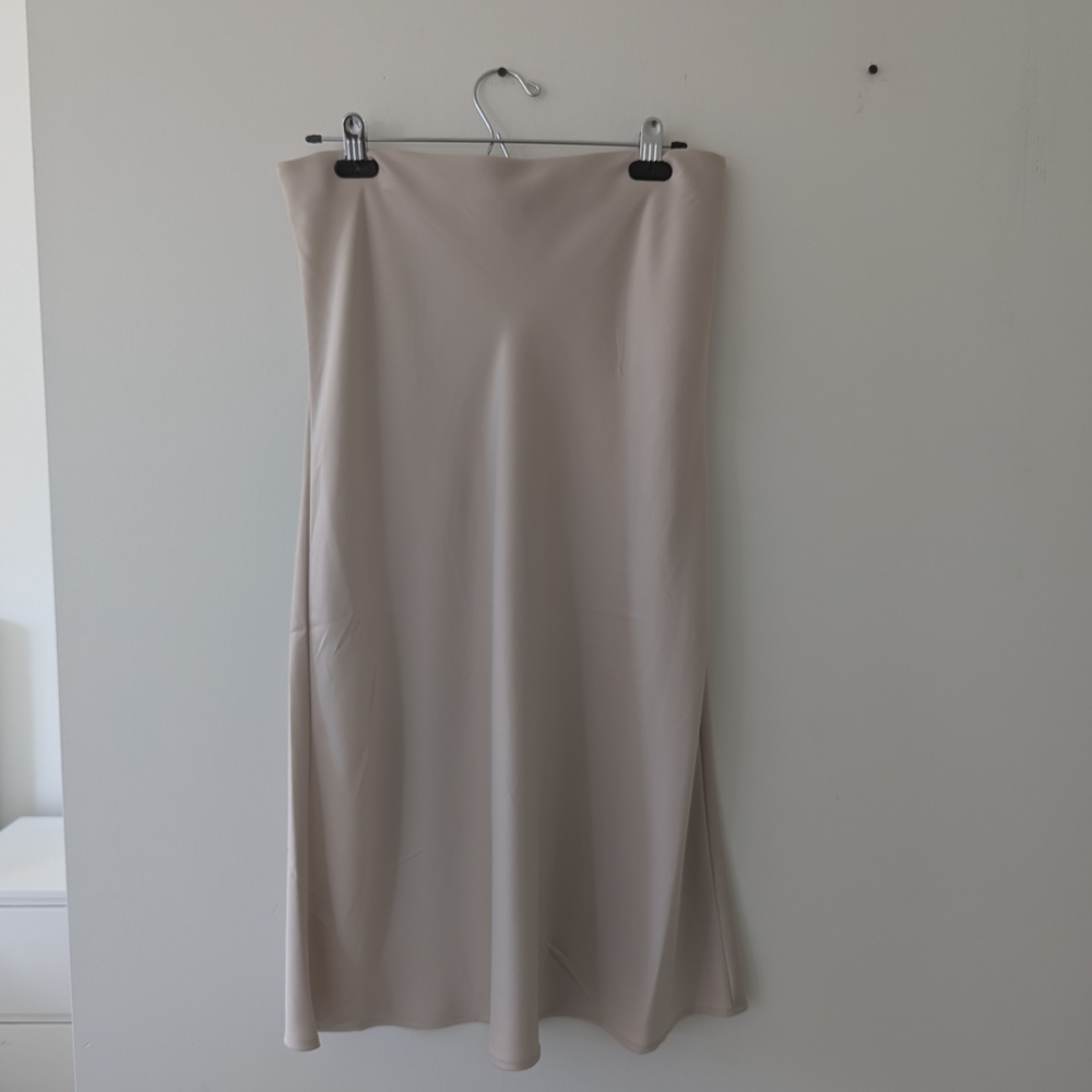 Elegant Cream Midi Skirt